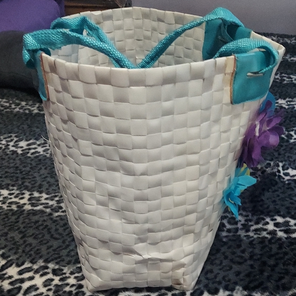 5 For $10 M&M Floral White Woven Tote Bag - Picture 5 of 13